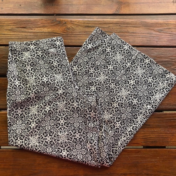 NWT NY&CO Black and White Printed Pants, XL  16-18 - Picture 3 of 10